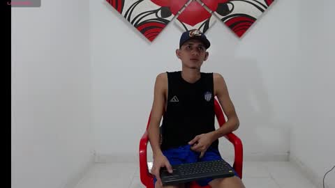 stuarthot online show from December 13, 7:47 am