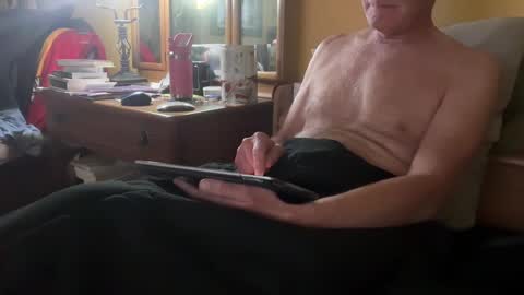 Snapshot of studley1124 chatting on February 25, 7:31 am gusflaubert online show from February 25, 7:31 am