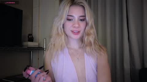 Sofa online show from April 15, 3:54 am