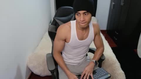 Snapshot of stylish_men chatting on October 19, 12:32 pm stylish men online show from October 19, 12:32 pm