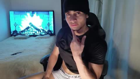 stylish man online show from February 13, 11:30 pm