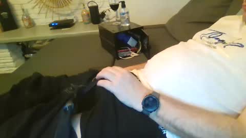 submissivguy online show from December 8, 8:15 pm