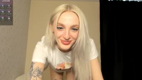 Chloe online show from February 9, 1:04 pm