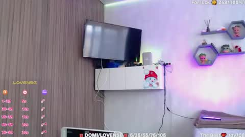 suchcute_ online show from March 6, 3:49 am