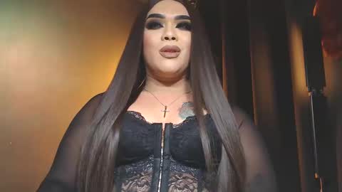 Snapshot of suckablecockoffreya chatting on February 10, 9:25 pm JADE ELYSE online show from February 10, 9:25 pm