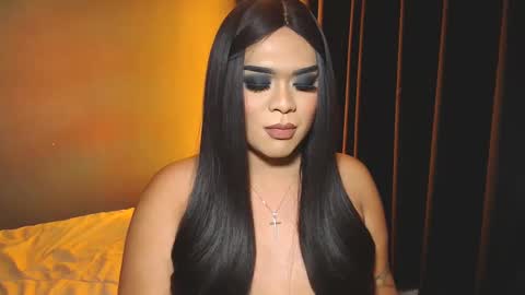 Snapshot of suckablecockoffreya chatting on December 2, 8:17 pm JADE ELYSE online show from December 2, 8:17 pm