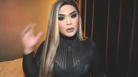 Snapshot of suckablecockoffreya chatting on December 8, 6:17 pm JADE ELYSE online show from December 8, 6:17 pm