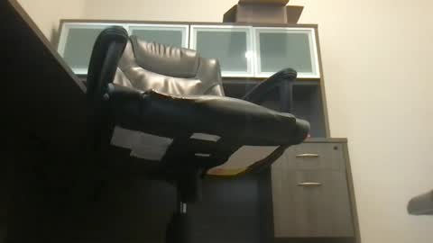 Snapshot of suckonthis318 chatting on March 10, 3:41 pm suckonthis318 online show from March 10, 3:41 pm