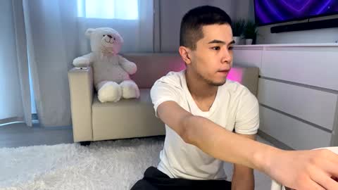 Snapshot of sue_star chatting on March 3, 9:22 am Emmy online show from March 3, 9:22 am