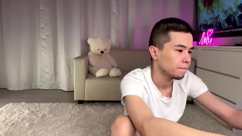 Snapshot of sue_star chatting on October 6, 12:39 am Emmy online show from October 6, 12:39 am