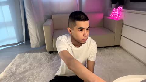 Snapshot of sue_star chatting on February 8, 9:13 am Emmy online show from February 8, 9:13 am