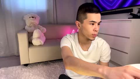 Snapshot of sue_star chatting on March 2, 9:21 am Emmy online show from March 2, 9:21 am