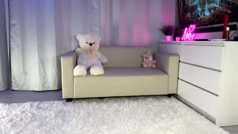 Snapshot of sue_star chatting on October 8, 1:17 pm Emmy online show from October 8, 1:17 pm