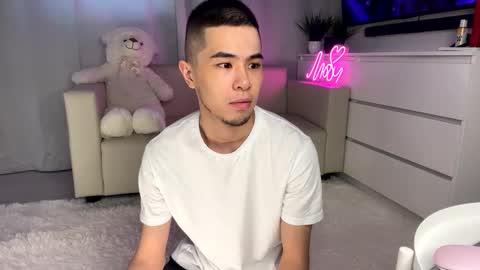 Snapshot of sue_star chatting on March 10, 9:23 am Emmy online show from March 10, 9:23 am