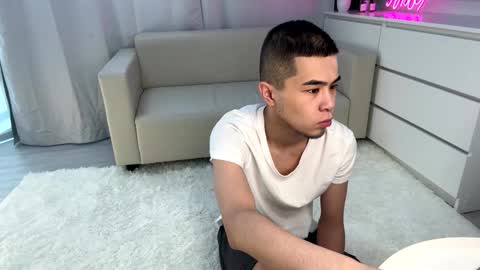 Snapshot of sue_star chatting on February 10, 9:04 am Emmy online show from February 10, 9:04 am