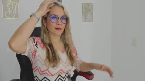 sugar_milff online show from September 24, 3:30 pm