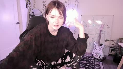 Ella online show from April 14, 9:01 am