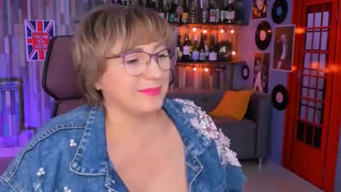 Vivien online show from November 24, 3:00 pm