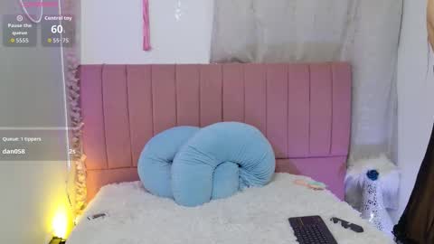 sukilove18 online show from November 4, 11:28 pm