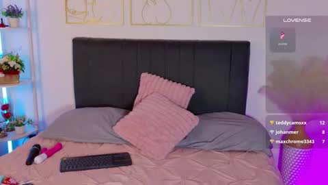 OnlyFans summer holiday online show from November 9, 8:51 am