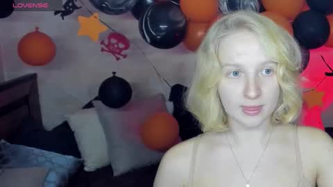 Snapshot of summerjem chatting on October 31, 10:04 am summerjem online show from October 31, 10:04 am