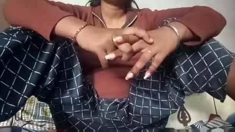 sunali_jain03 online show from April 6, 4:32 am