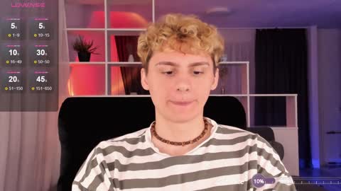 Snapshot of sunburn_boy chatting on December 2, 5:21 pm Emilio online show from December 2, 5:21 pm
