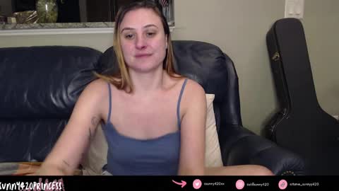 Snapshot of sunny420princess chatting on January 23, 2:33 am Sunny420 online show from January 23, 2:33 am