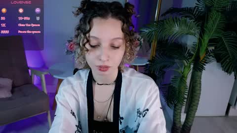 Mia online show from April 10, 6:41 am