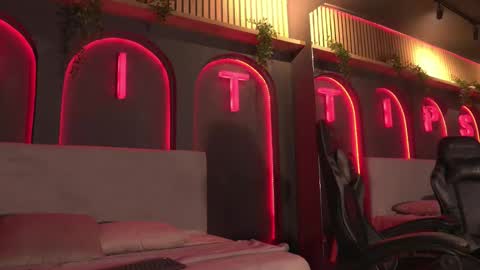 susan_wall online show from March 24, 1:06 pm