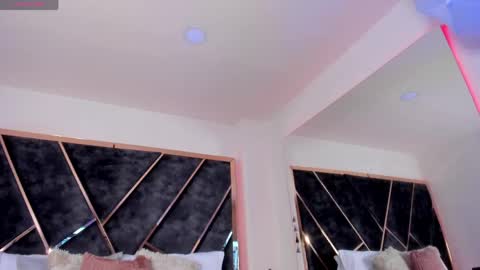 susanahenao online show from April 15, 7:06 pm