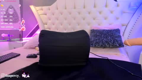 Val Help me get to 100 thumbs up online show from September 18, 5:39 pm