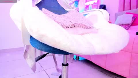 Snapshot of sussan_nicolle1 chatting on February 3, 12:25 pm Sussan Nicole  online show from February 3, 12:25 pm
