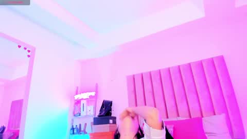 Snapshot of sussan_nicolle1 chatting on February 6, 3:20 pm Sussan Nicole  online show from February 6, 3:20 pm