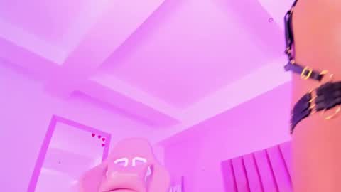 Snapshot of sussan_nicolle1 chatting on October 2, 1:21 pm Sussan Nicole  online show from October 2, 1:21 pm