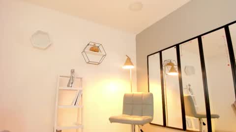 Sussan Keller online show from October 18, 1:37 pm