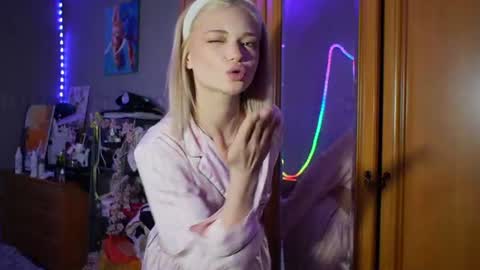 Stacy online show from June 24, 9:33 pm