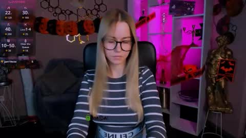 Snapshot of suzi_love chatting on October 22, 7:59 pm suzi_love online show from October 22, 7:59 pm