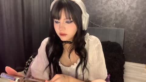 EmilySuonn online show from April 6, 5:08 am