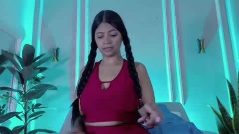 Suzy online show from April 11, 7:40 pm