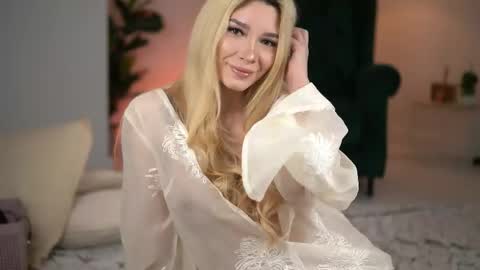 SweetLuna online show from April 22, 3:02 am