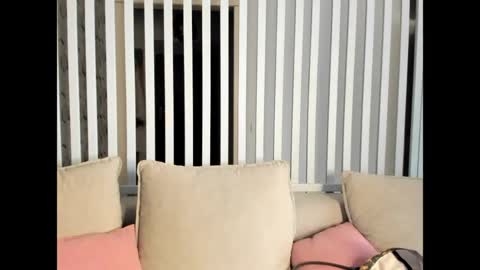 sweeety_peach online show from April 2, 8:43 am