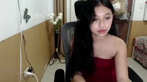 Snapshot of sweet_angela0701 chatting on October 24, 1:23 pm sweet_angela0701 online show from October 24, 1:23 pm