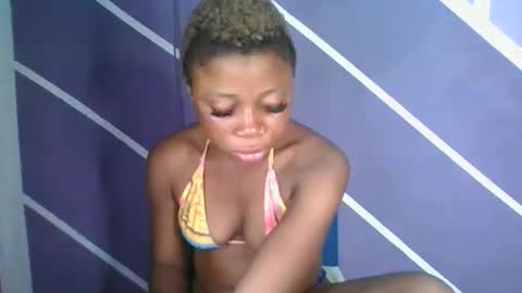Snapshot of sweet_berry31 chatting on October 19, 1:10 am baby girl online show from October 19, 1:10 am