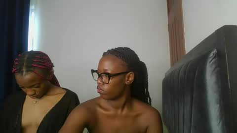 sweet_ella6 online show from April 10, 9:25 am