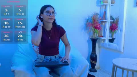 Mia online show from June 3, 11:57 am