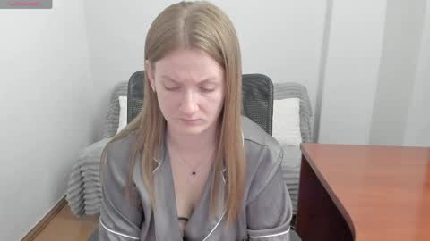 Mila online show from April 21, 2:51 am