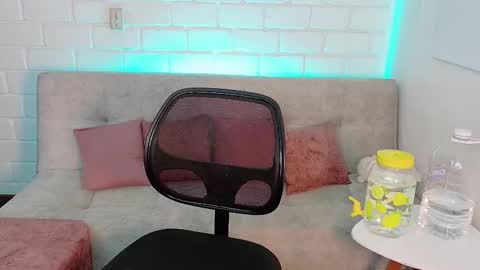 Sweet  Mia online show from September 11, 7:59 pm