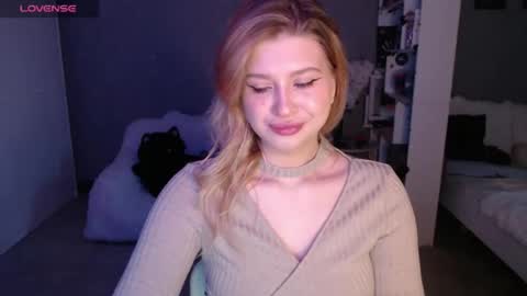 sweet_nicole_333 online show from June 10, 10:03 am