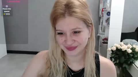 sweet_nicole_333 online show from October 10, 6:52 am